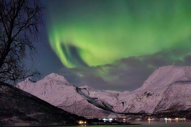 northern-lights-tour-with-local-guide-private-basecamp
