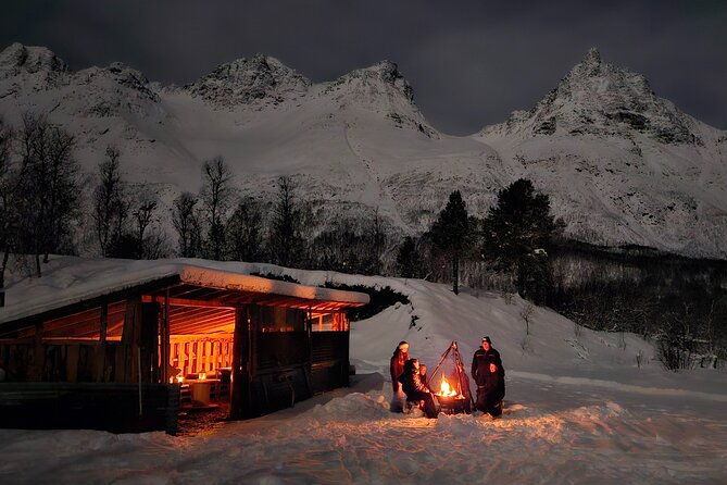 northern-lights-tour-with-local-guide-private-basecamp