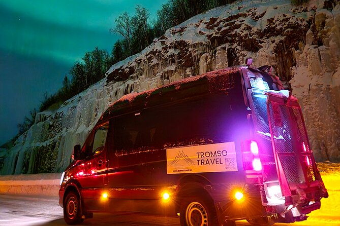 northern-lights-tour-with-local-guide-private-basecamp