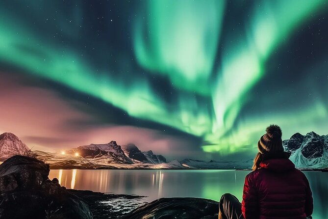 northern-lights-tour-with-local-guide-private-basecamp