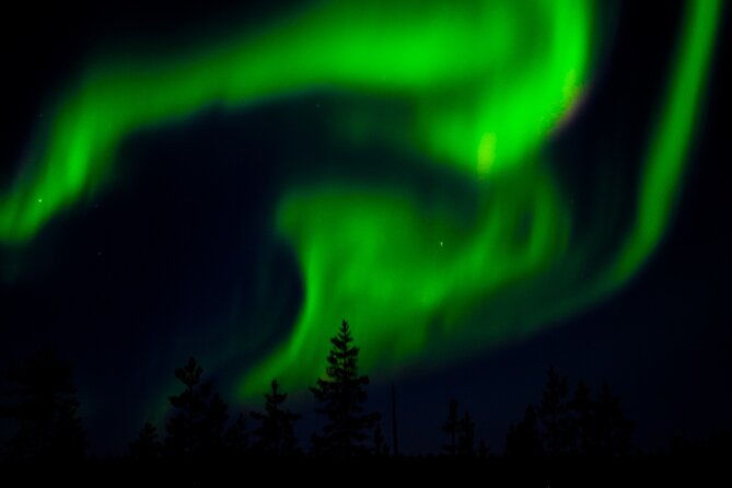 northern-lights-tour-with-skis-or-snowshoes-in-pyha