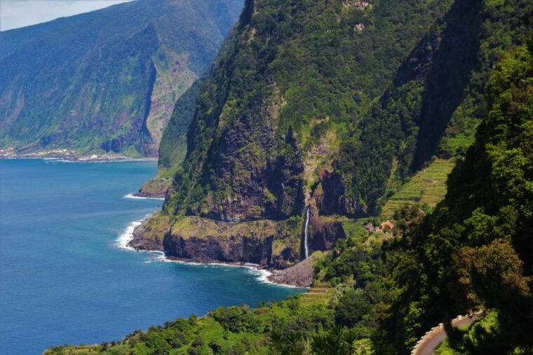 northwests-50-shades-of-green-rock-pools-waterfalls-tour