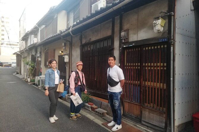 nostalgic-osaka-walk-totally-different-from-dotonbori