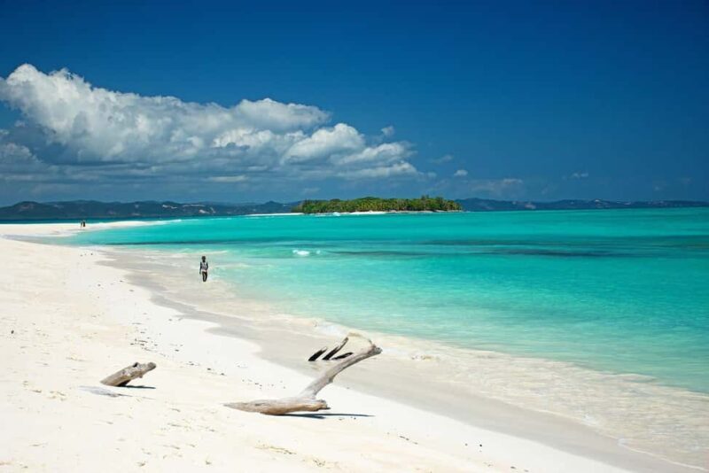 Nosy Be: Nosy Iranja Excursion - A Malagasy Feast: Lunch Under Coconut Trees