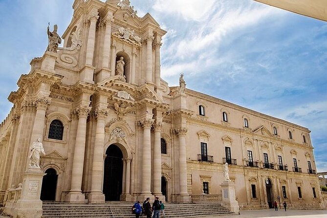 noto-marzamemi-and-ortigia-english-speaking-driver-mercedes-van
