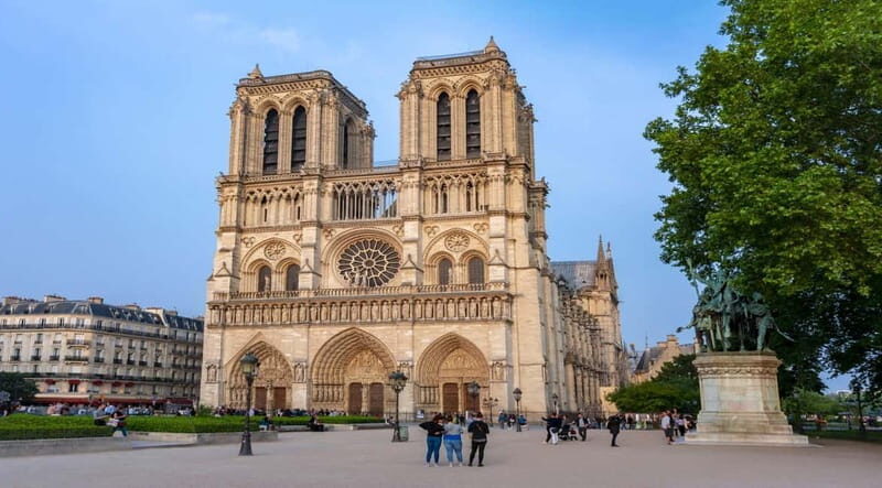 Notre-Dame Cathedral Entry, Louvre, Old Town Paris Tour - Exploring the Heart of Paris: What to Expect