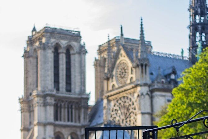 notre-dame-cathedral-outdoor-guided-walking-tour-2
