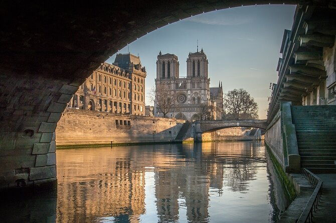 notre-dame-cathedral-outdoor-guided-walking-tour-2