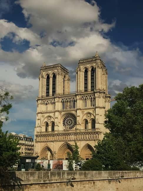 Notre Dame Cathedral Reserved Entry w/ Exterior Guided Tour - An In-Depth Look at the Notre Dame Exterior Tour