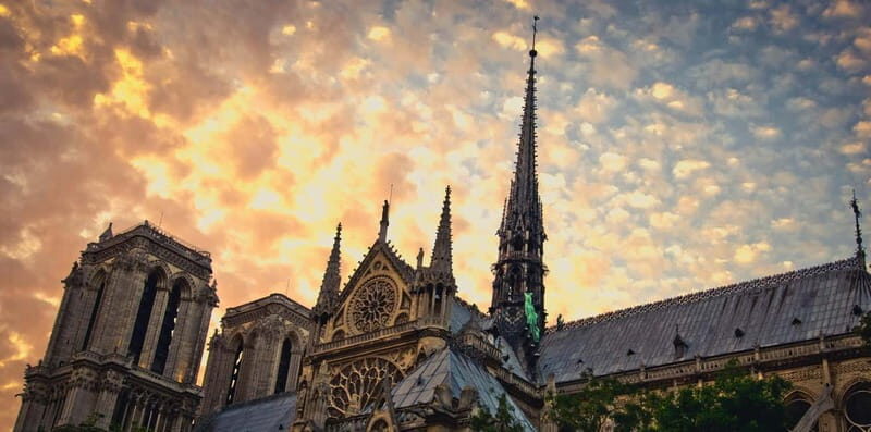 Notre-Dame Cathedral with reserved access and exterior Tour - Discovering Notre-Dame and Île de la Cité: A Balanced Walkthrough