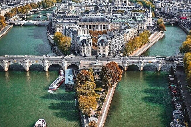 Notre Dame de Paris Outdoor Tour with Interior Visit Option - Practical Details & Group Experience