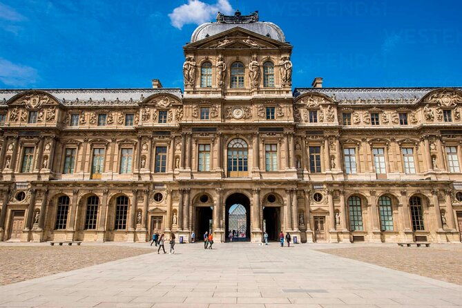 notre-dame-exterior-and-city-center-of-paris-with-local-guide-2