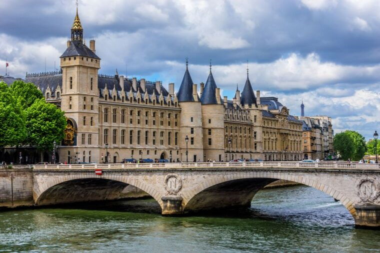 notre-dame-to-luxembourg-paris-heritage-walk