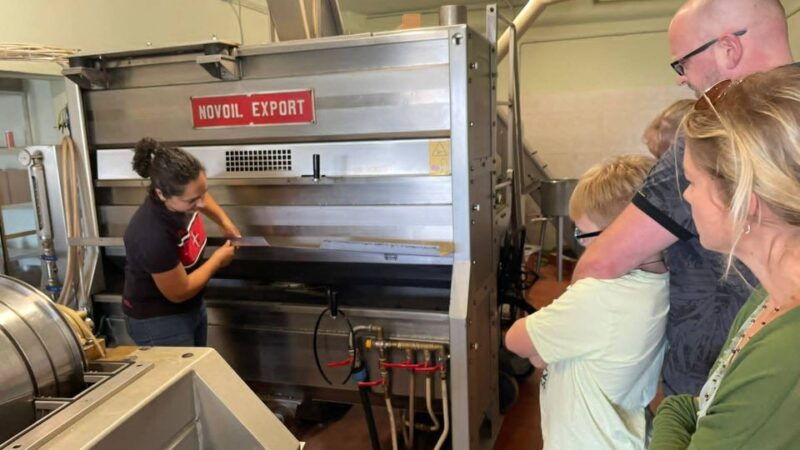 nuoro-visit-an-oil-mill-with-oil-tasting