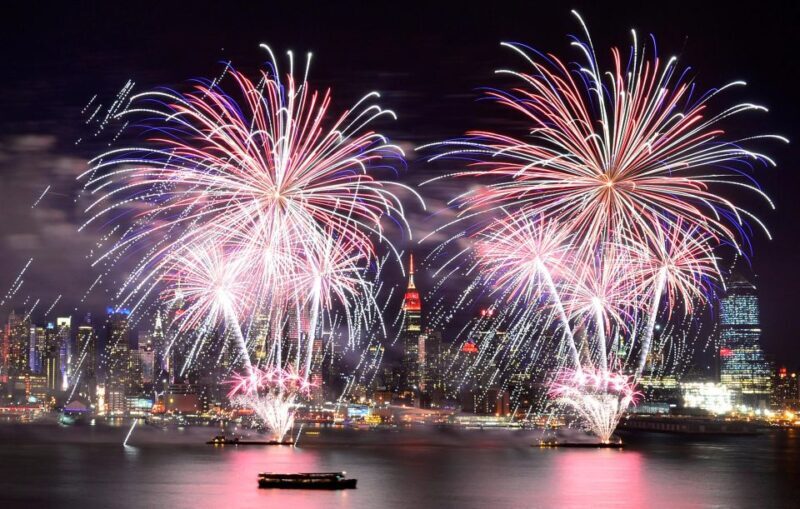 NYC: 4th of July Fireworks Party Cruise with Buffet & Drinks - An Overview of the Experience