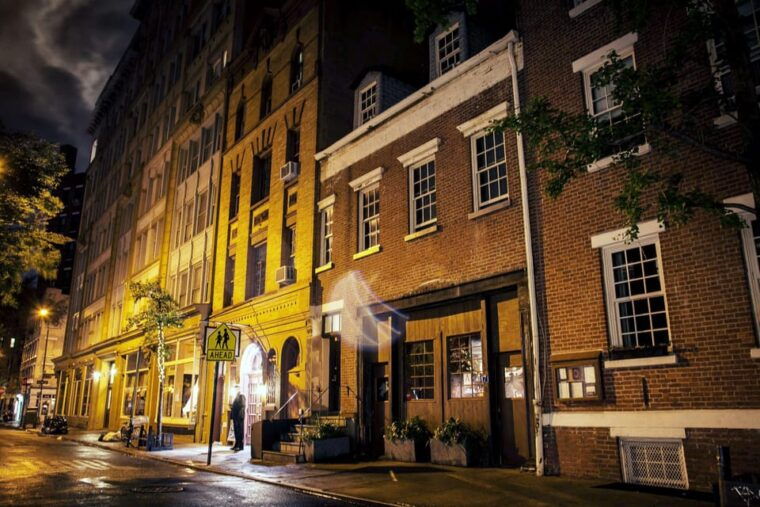 nyc-boos-booze-haunted-pub-crawl