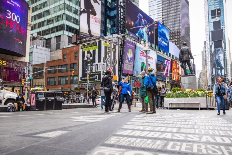 nyc-broadway-behind-the-scenes-walking-tour-studio-visit