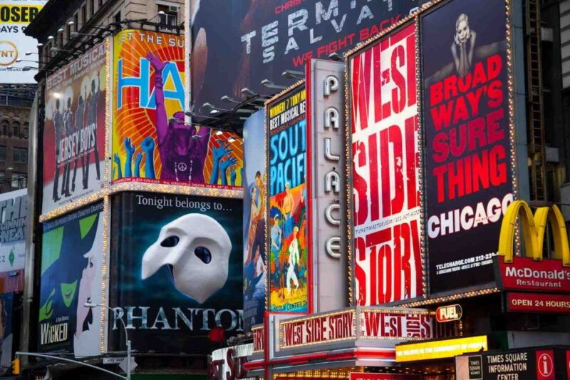 nyc-broadway-times-square-tour-with-a-professional-actor