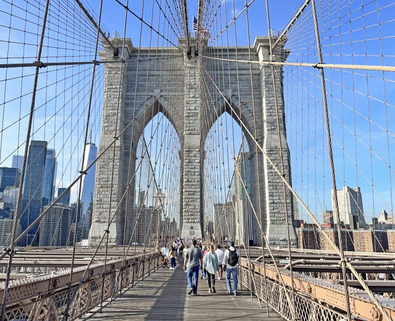 nyc-brooklyn-bridge-and-dumbo-guided-walking-tour