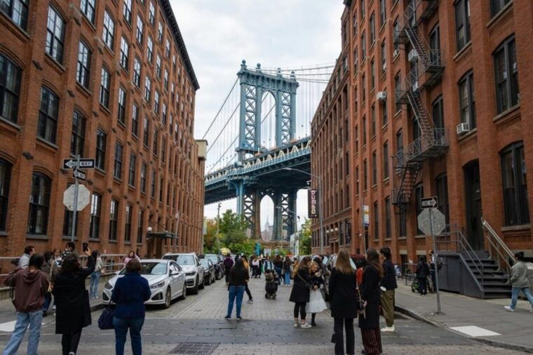 nyc-brooklyn-dumbo-neighborhood-tour-with-local-guide