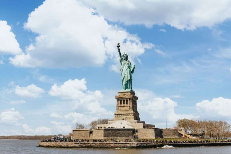 nyc-circle-line-1-5-hr-landmarks-skip-the-box-office-cruise