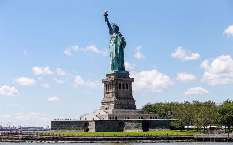 nyc-ellis-island-private-tour-with-liberty-island-access