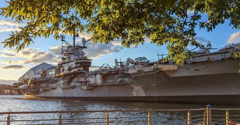 nyc-guided-tours-with-statue-of-liberty-and-one-world-trade