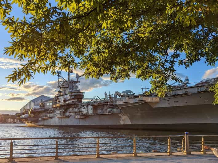 nyc-guided-tours-with-statue-of-liberty-and-one-world-trade