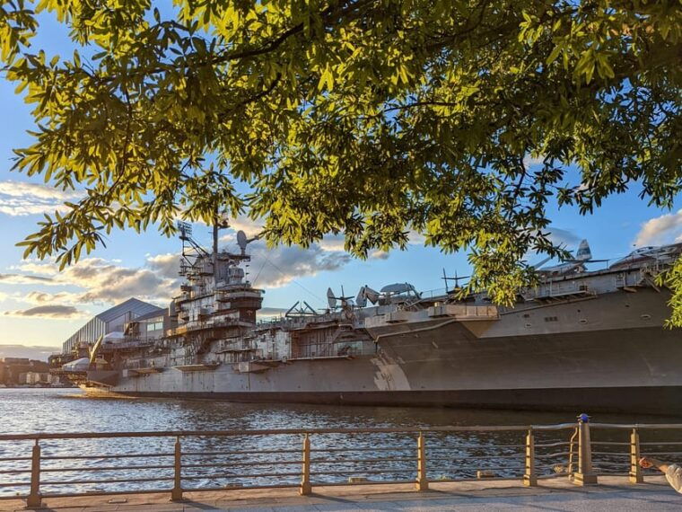 nyc-guided-tours-with-statue-of-liberty-and-one-world-trade