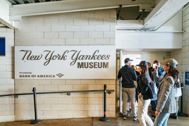 nyc-harlem-bronx-with-yankees-baseball-game-1-day-tour-2