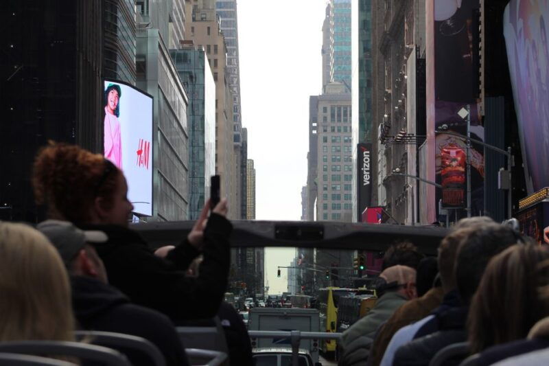 nyc-hop-on-hop-off-downtown-tour-with-attraction-upgrade