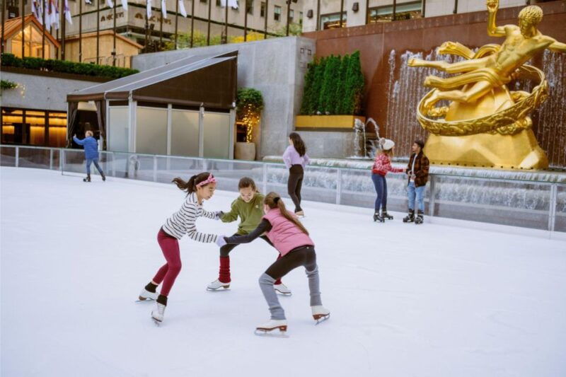 nyc-ice-skating-at-rockefeller-center-with-skate-rental