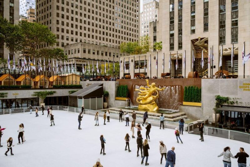 nyc-ice-skating-at-rockefeller-center-with-skate-rental