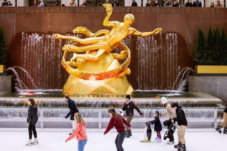nyc-ice-skating-at-rockefeller-center-with-skate-rental