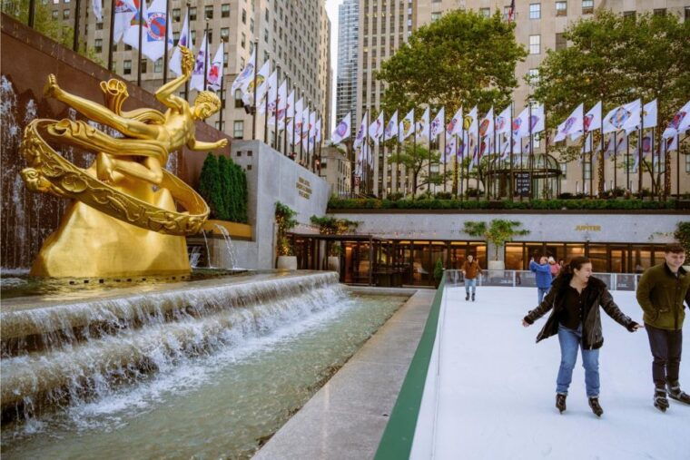 nyc-ice-skating-at-rockefeller-center-with-skate-rental