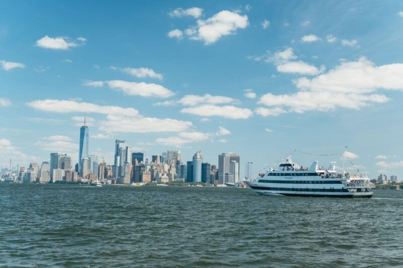 nyc-luxury-brunch-lunch-or-dinner-harbor-cruise