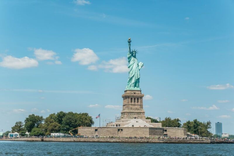 nyc-luxury-brunch-lunch-or-dinner-harbor-cruise