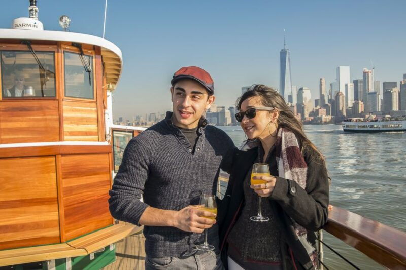 nyc-manhattan-skyline-brunch-cruise-with-a-drink