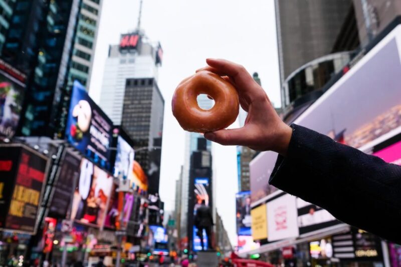 NYC: Midtown Holiday Donut and Hot Chocolate Adventure - A Detailed Look at the Tour Experience