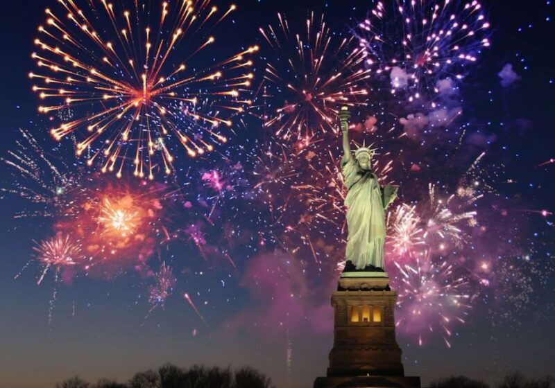 nyc-new-years-eve-buffet-dinner-fireworks-harbor-cruise
