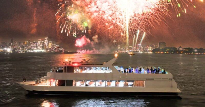 nyc-new-years-eve-dinner-cruise-with-music-and-open-bar-2