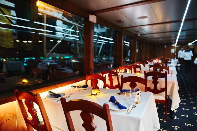nyc-new-years-eve-dinner-cruise-with-music-and-open-bar-2