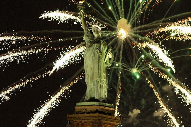 nyc-new-years-eve-dinner-cruise-with-music-and-open-bar