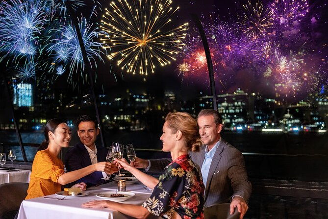 nyc-new-years-eve-luxury-bateaux-plated-dinner-cruise