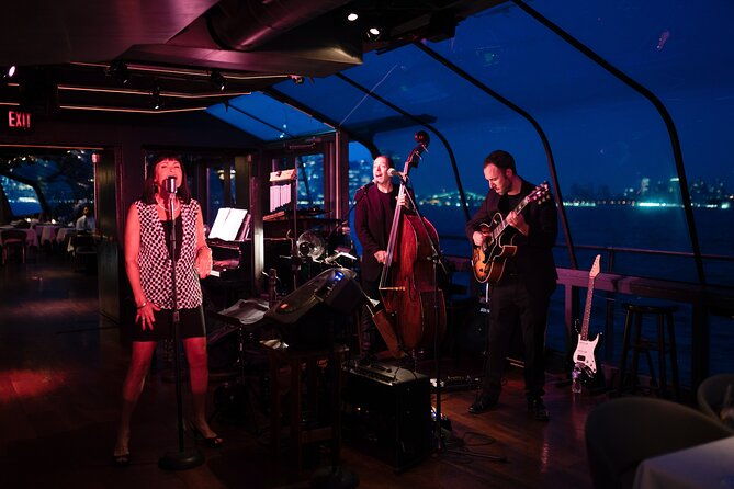 nyc-new-years-eve-luxury-bateaux-plated-dinner-cruise