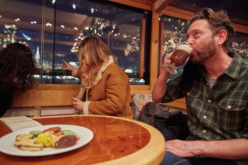 nyc-night-holiday-lights-and-cocoa-cruise