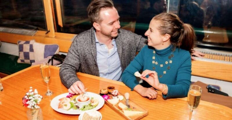 nyc-night-holiday-lights-and-cocoa-cruise