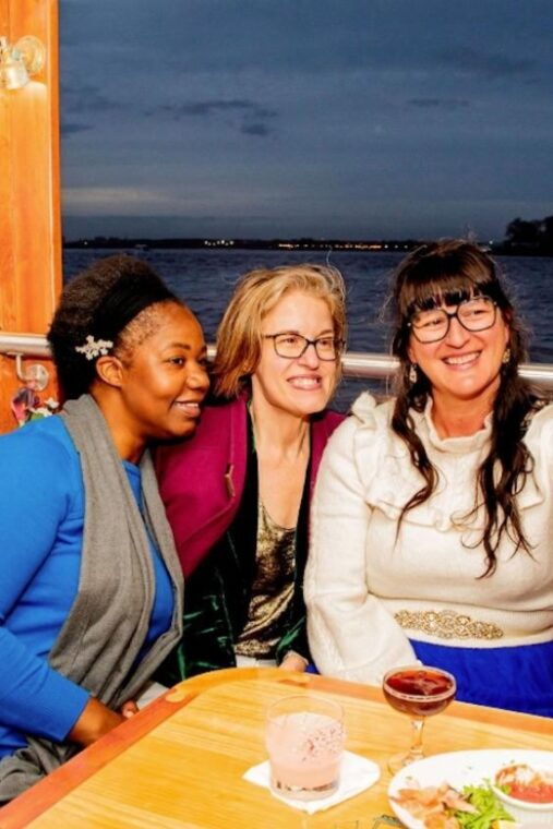 nyc-night-holiday-lights-and-cocoa-cruise