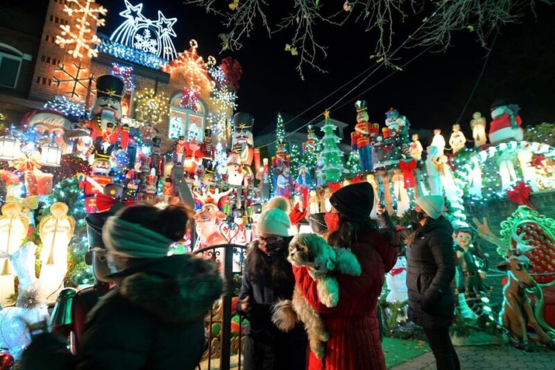 NYC: Private Dyker Heights and NYC Holiday Lights Tour - The Guide to the Tour: What to Expect