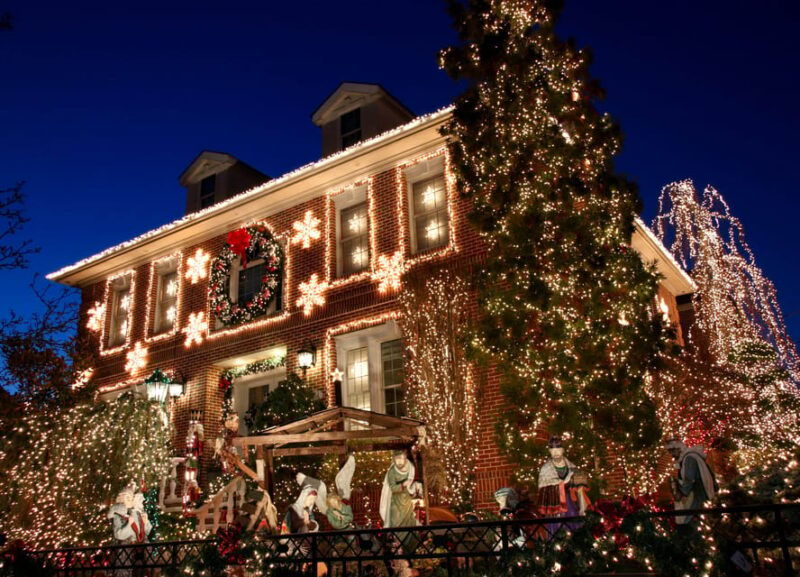 nyc-private-dyker-heights-and-nyc-holiday-lights-tour